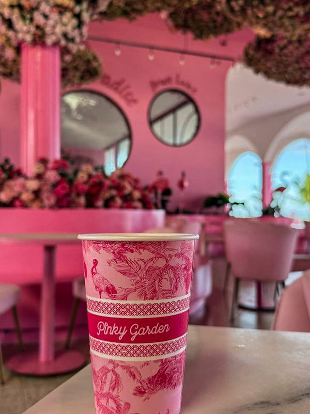 Pink bun burger and dragon fruit smoothie at pink fairytale cafe