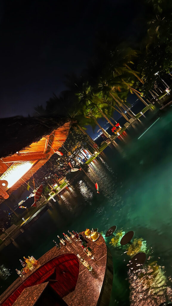 Pool with swim-up bar Hon Tam island getaway