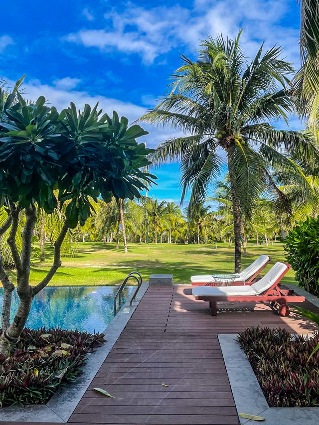 Private plunge pool and ocean view at private pool ocean peace of mind resort Cam Ranh