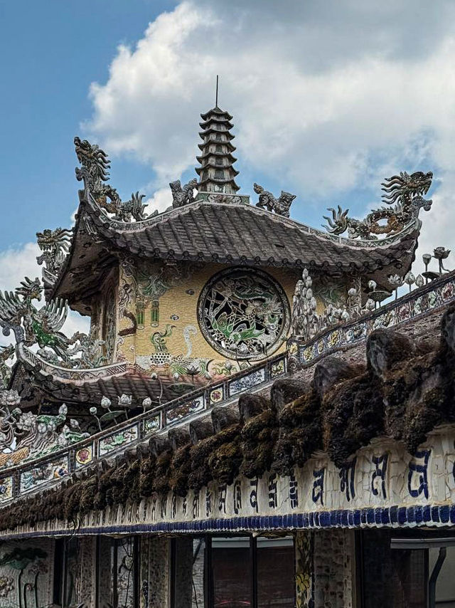 Lotus-shaped flower pots made from broken dishes at beer bottle dragon pagoda