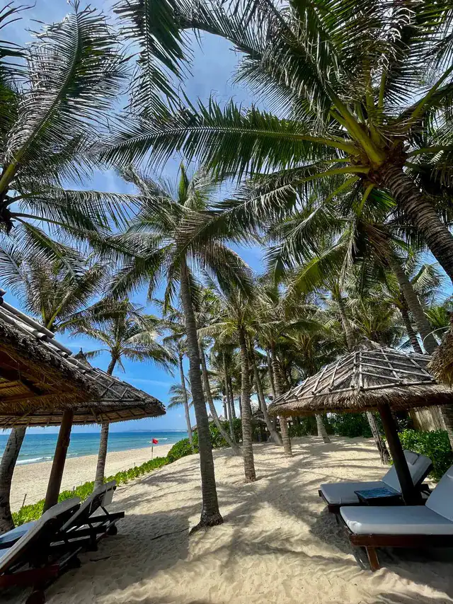 Axi Beach Lounge saltwater pool connected to the sea with ocean view Cam Ranh