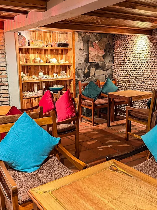 Hòn Kiến Coffee — The Shell House with Live Music
