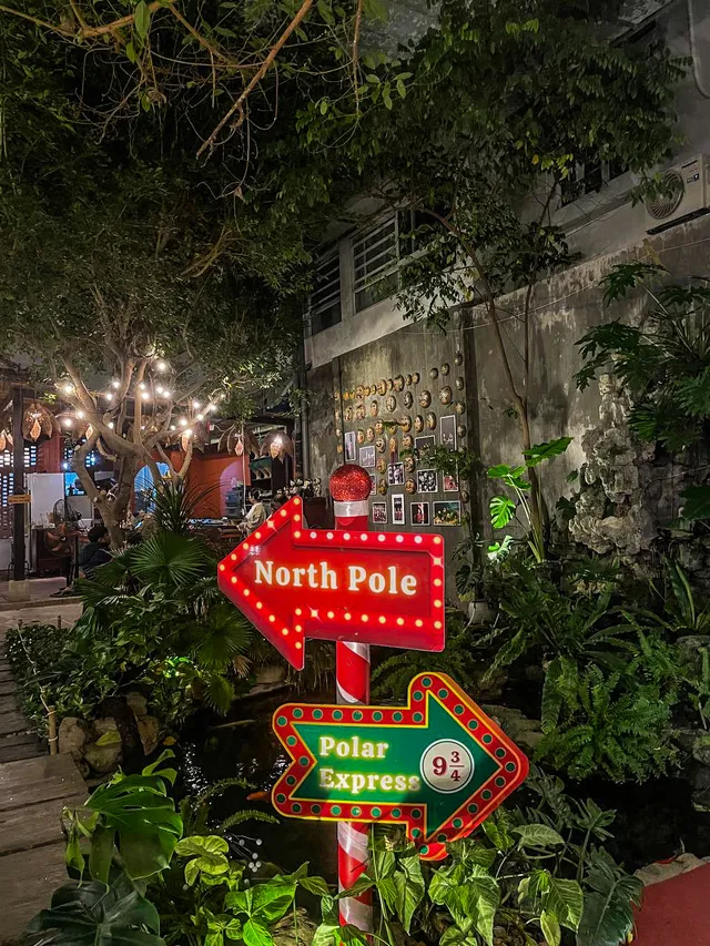 Yen Garden Bistro koi pond garden restaurant Nha Trang