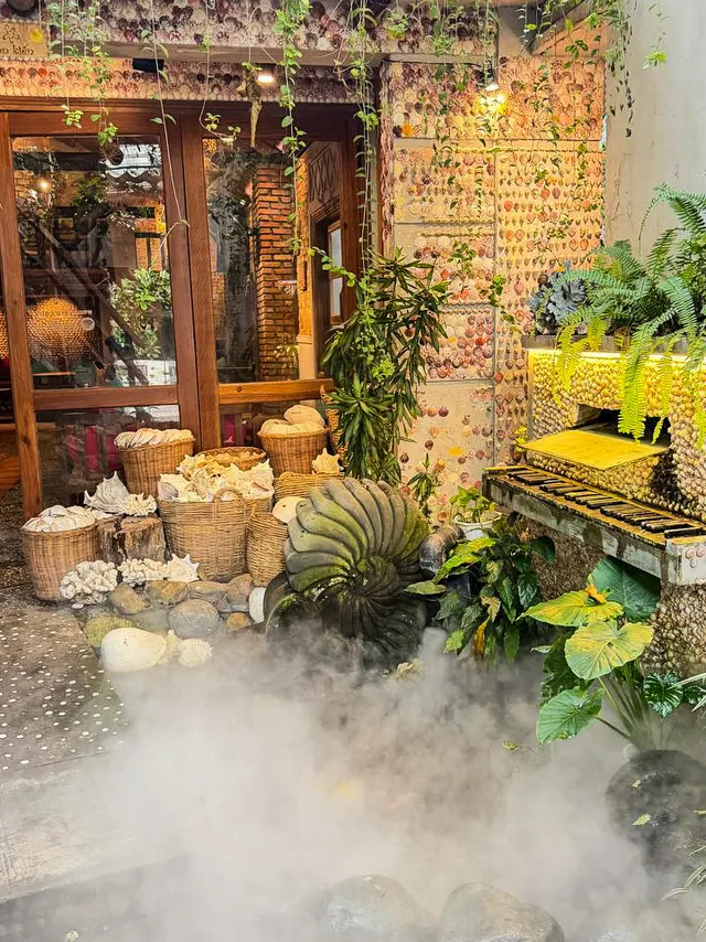 Hòn Kiến Coffee — The Shell House with Live Music
