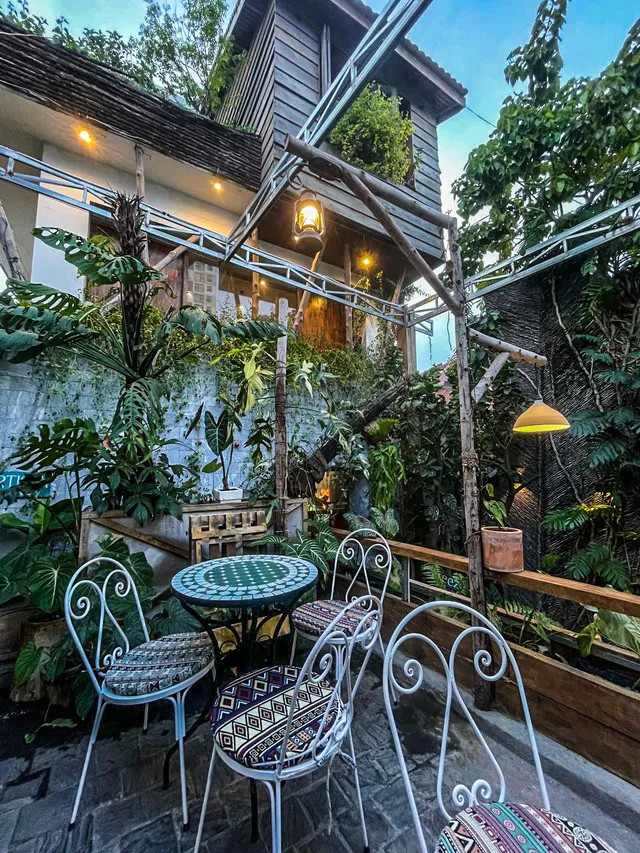Artisan Cafe & Eatery — Brunch in a Secret Garden
