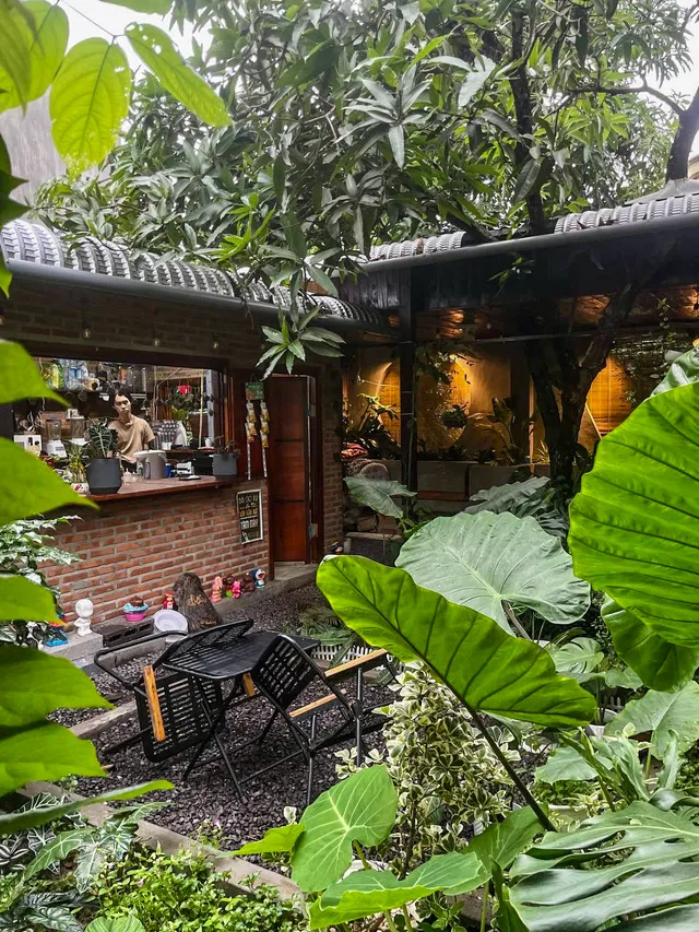 Xóm Cốm Coffee — Rice Fields & Bali Vibes