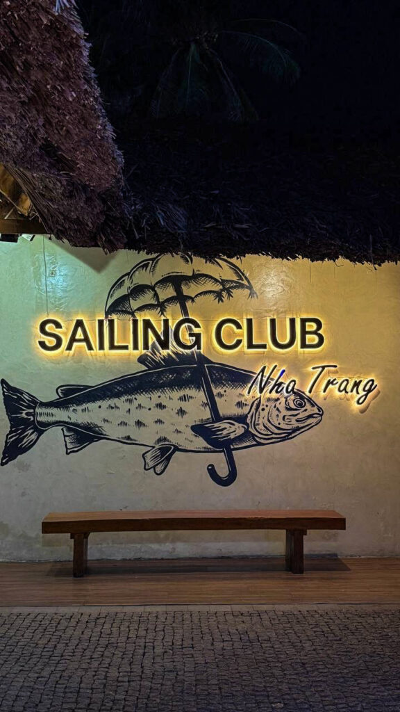 Sailing Club Nha Trang fire show and happy hour on the sand