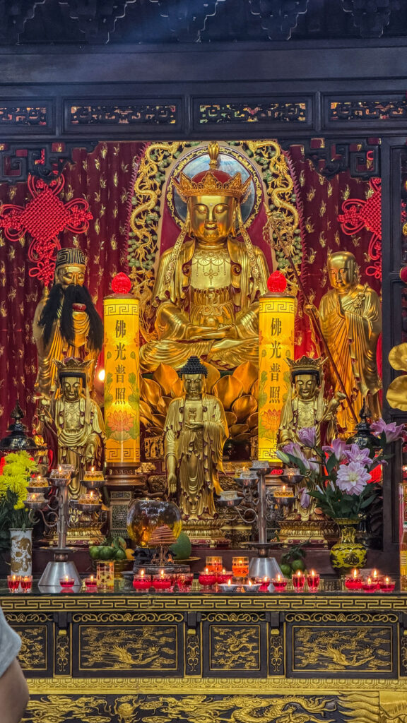 Chùa Vạn Phật Saigon golden Buddhas and giant jade reclining Buddha