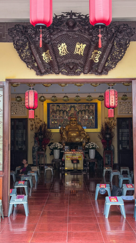 Chùa Ấn Quang multi-tiered roof and peaceful courtyard District 10 Saigon