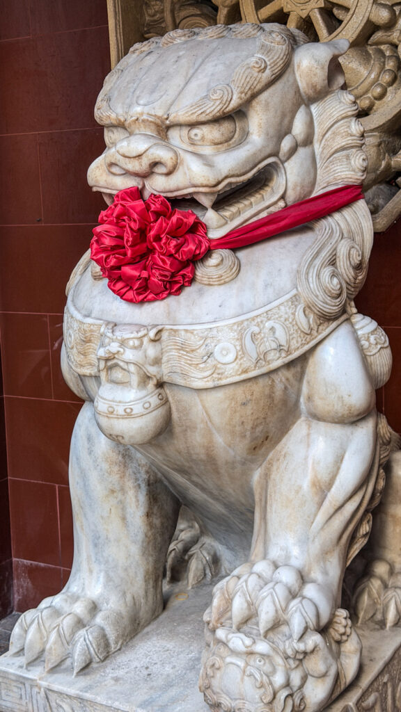 Chùa Vạn Phật Saigon golden Buddhas and giant jade reclining Buddha