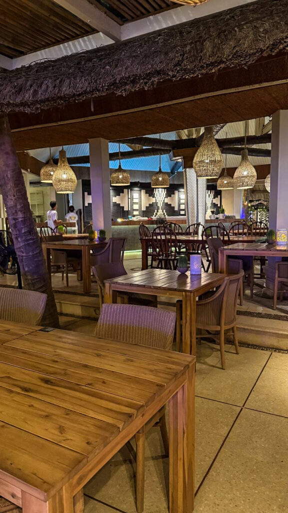 Sailing Club Nha Trang fire show and happy hour on the sand