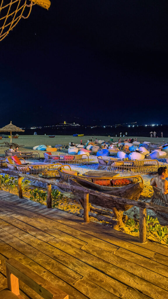 My Khe Promenade Da Nang beach walk along Võ Nguyên Giáp with palm trees and ocean view


