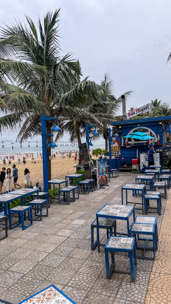 My Khe Promenade Da Nang beach walk along Võ Nguyên Giáp with palm trees and ocean view

