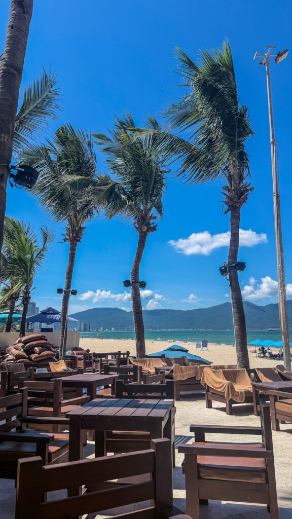 My Khe Promenade Da Nang beach walk along Võ Nguyên Giáp with palm trees and ocean view

