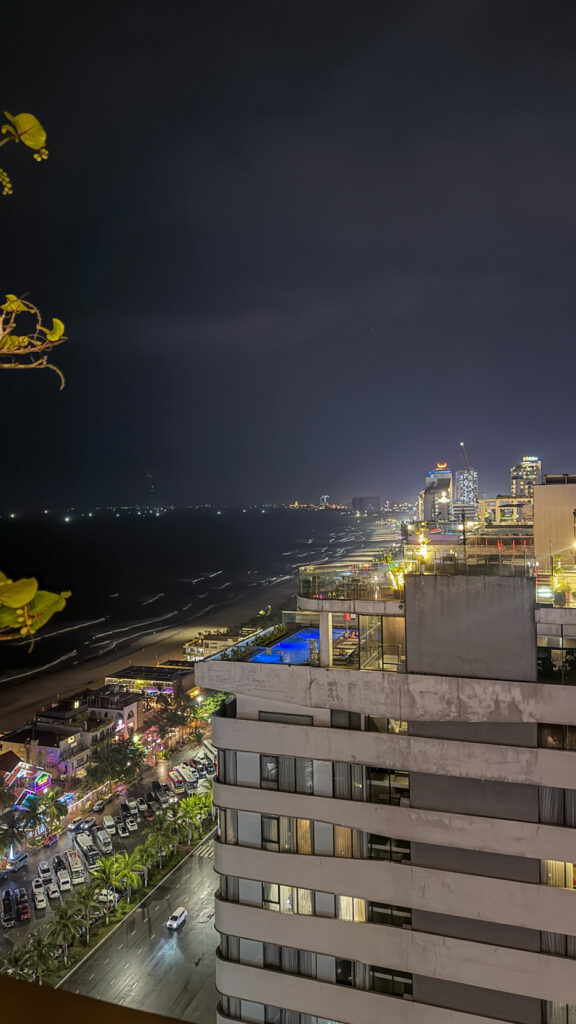 Chicland Lounge Da Nang Dragon Bridge cocktail and sunset terrace
