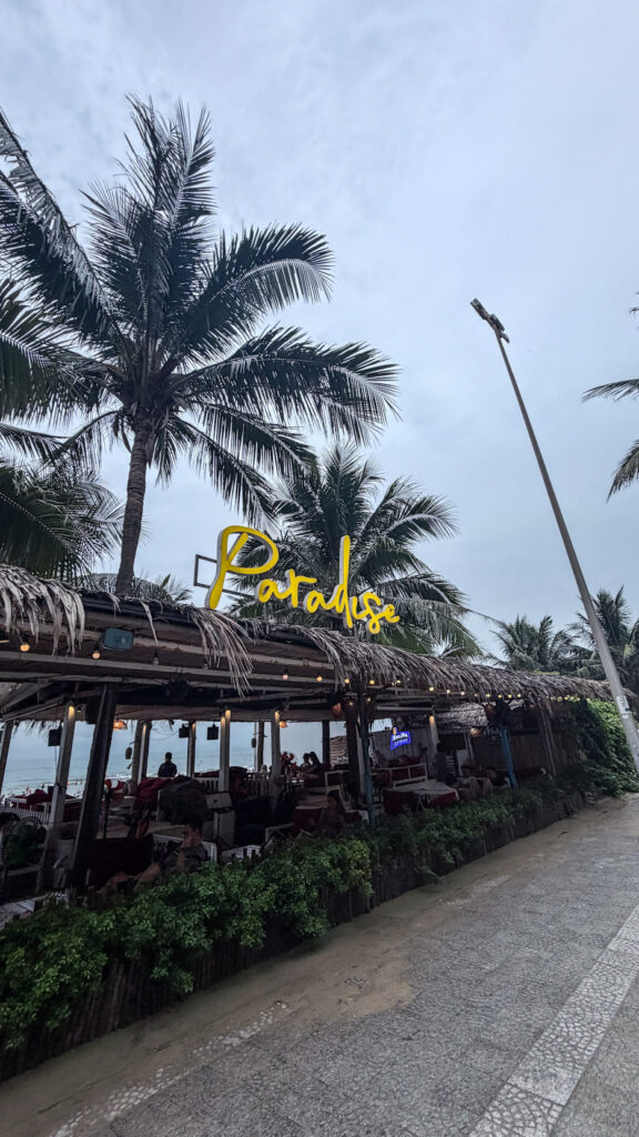 My Khe Promenade Da Nang beach walk along Võ Nguyên Giáp with palm trees and ocean view

