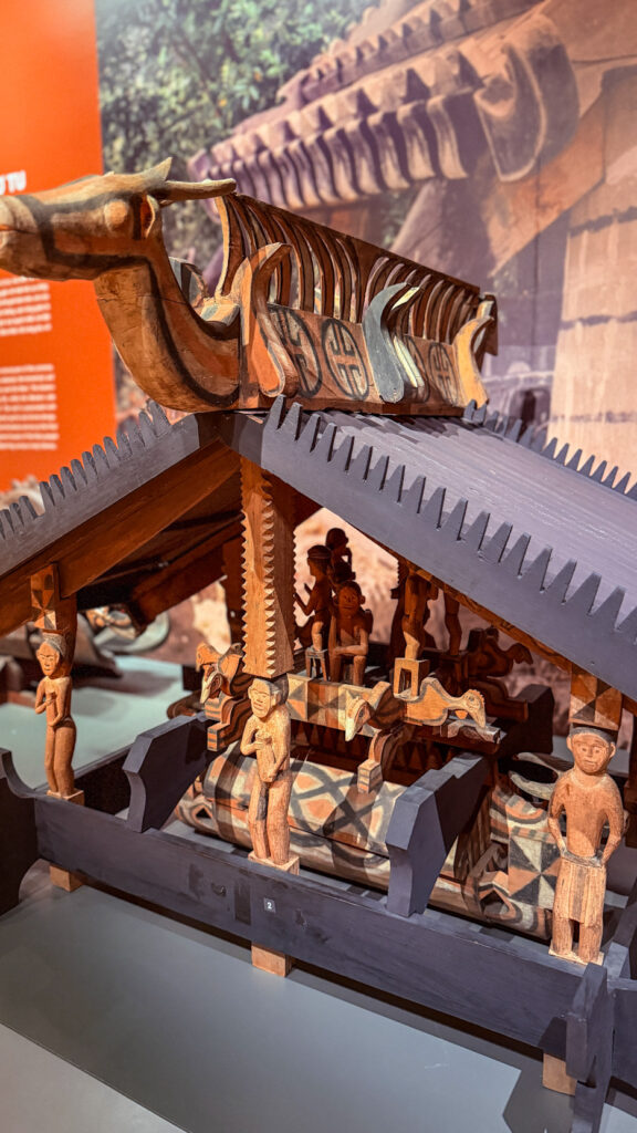 Da Nang Museum neoclassical building and exhibition floors in Hải Châu District