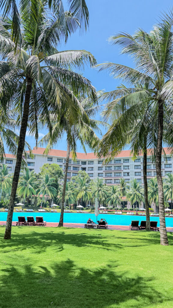 Vinpearl Resort Sim Bar Phu Quoc 4900 sqm pool and sunset cocktails
