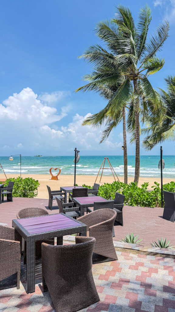 Vinpearl Resort Sim Bar Phu Quoc 4900 sqm pool and sunset cocktails