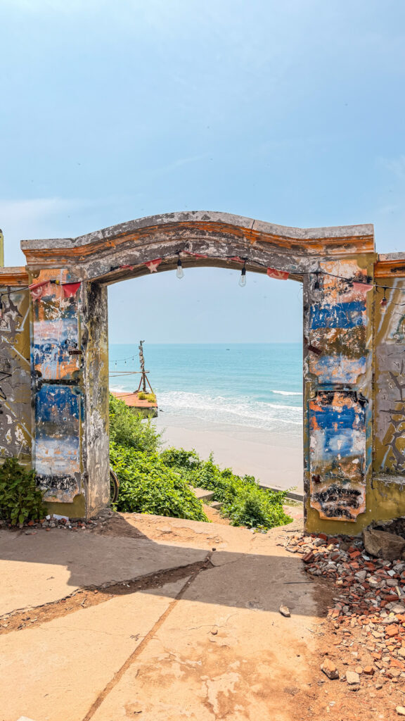 Mũi Nghinh Phong in Vung Tau with the sea and coastal cliffs