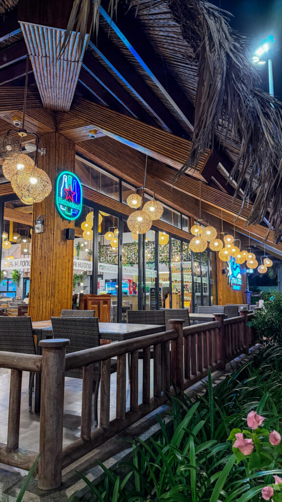 Mai Hương Beachfront Grand World Phu Quoc live seafood restaurant