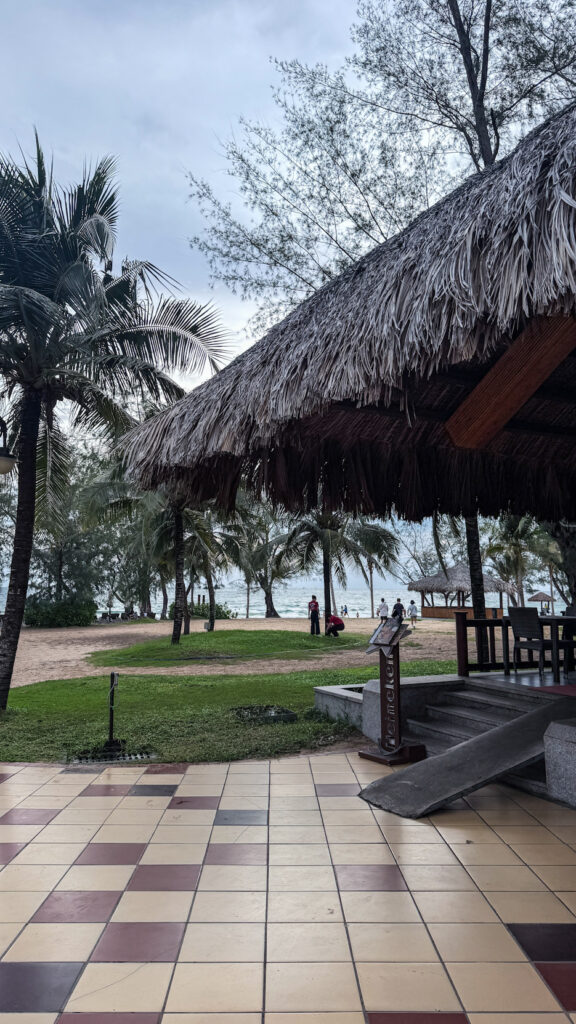 Mai Hương Beachfront Grand World Phu Quoc live seafood restaurant