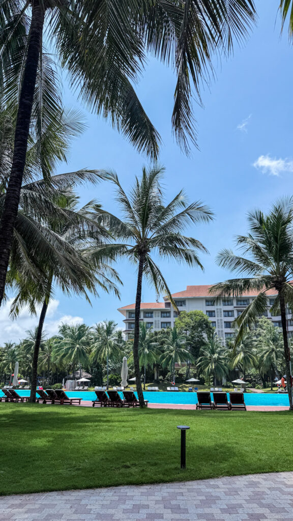 Vinpearl Resort Sim Bar Phu Quoc 4900 sqm pool and sunset cocktails