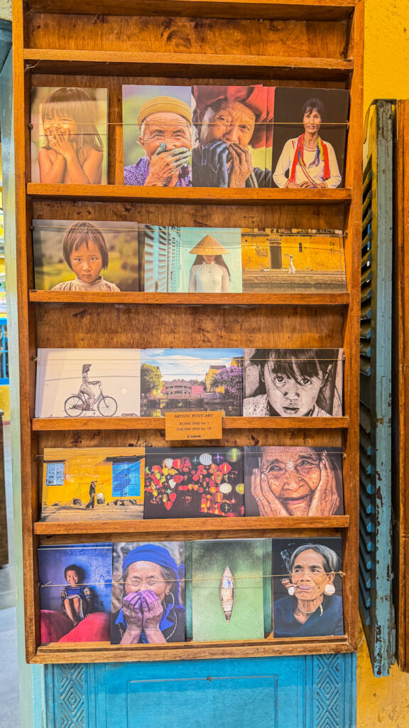 Réhahn portrait gallery with over 200 large-format photographs of Vietnam's 54 ethnic groups