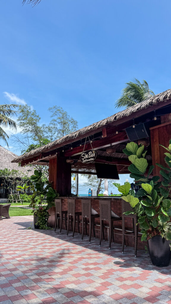 Vinpearl Resort Sim Bar Phu Quoc 4900 sqm pool and sunset cocktails