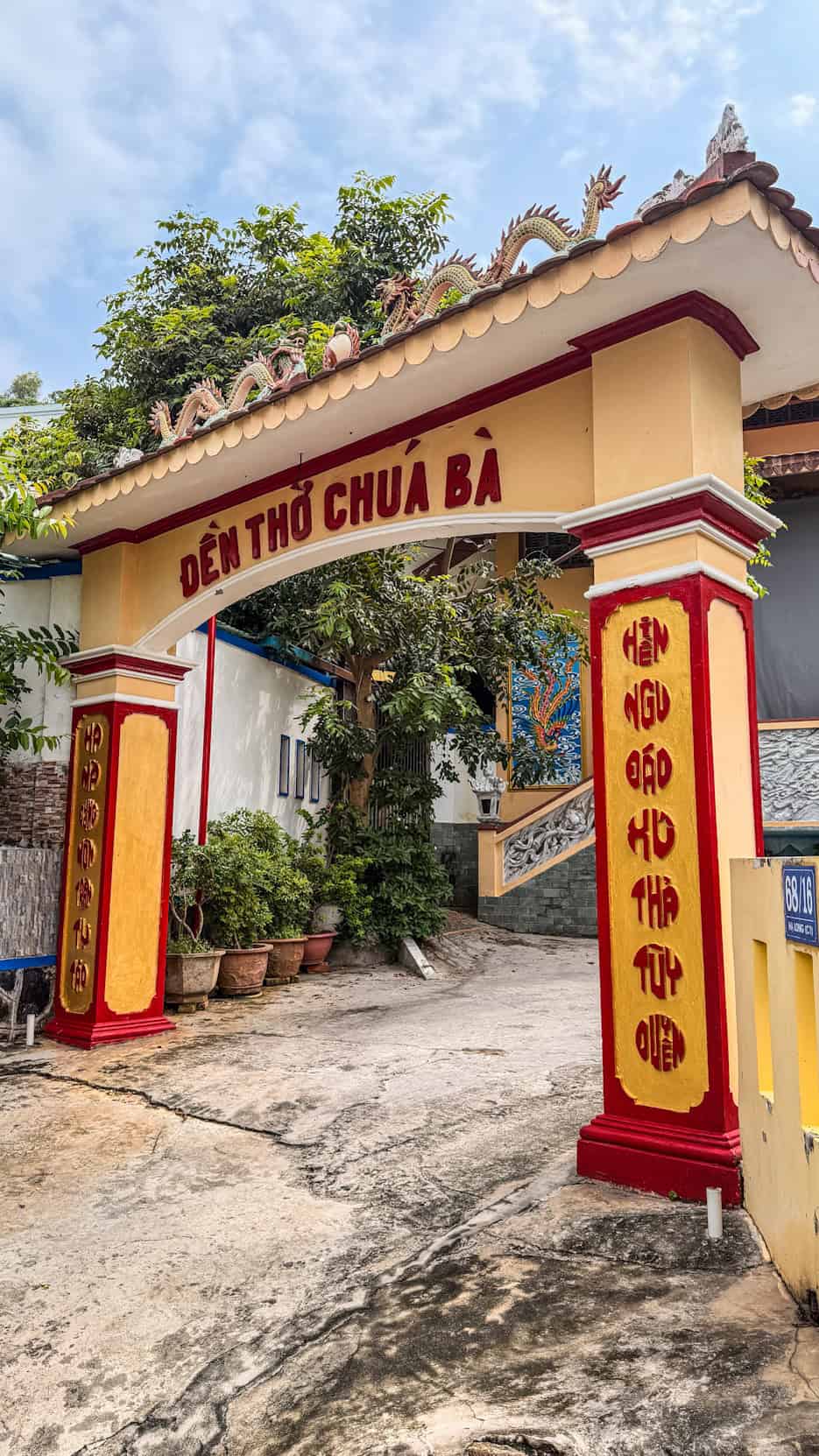 Entrance to Đền Thờ Cô Bà shrine, Vung Tau