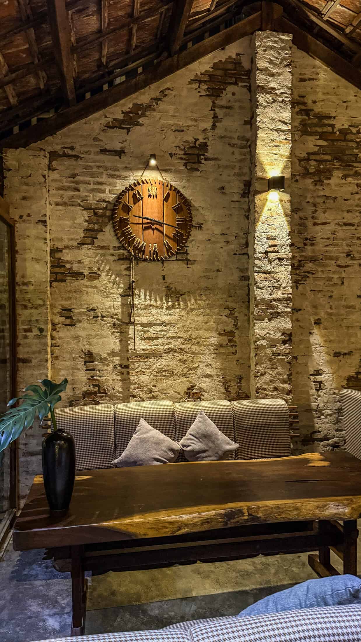 Eighteen Pub Tuy Hoa interior