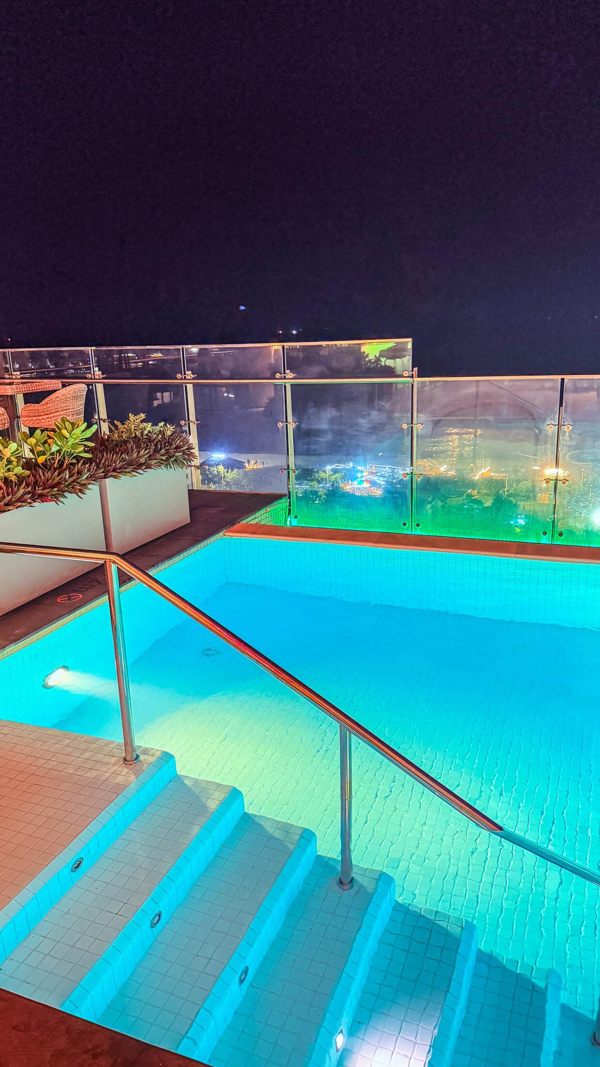 Endless Summer Rooftop Pool & Bar, Tuy Hoa